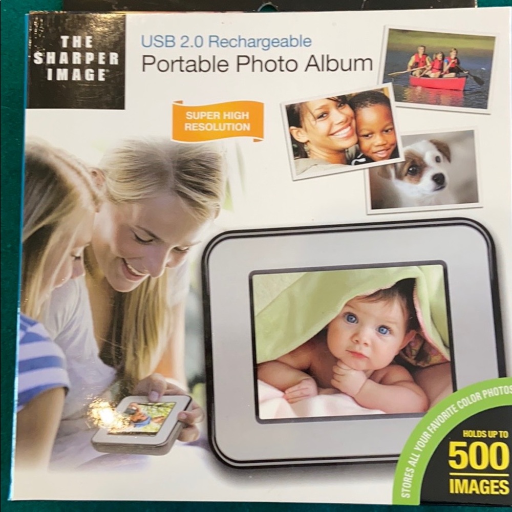 NWT the Sharper Image Portable Photo Album